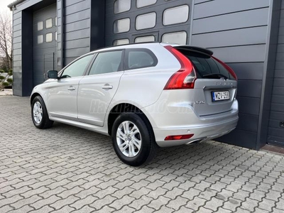 VOLVO XC60 2.0 D [D4] Summum FWD SZERVIZKÖNYV / MAGYARORSZÁG-i / XENON / ÜLÉSFŰTÉS / 2x PDC