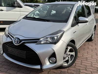 Toyota Yaris 1.5 VVT-i Hybrid Selection Blue e-...