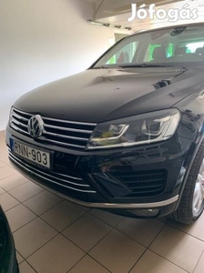 VW Touareg 3.0 V6 TDI Légrugó, Panorámatető, Gyári El.Vonóhorog, STB