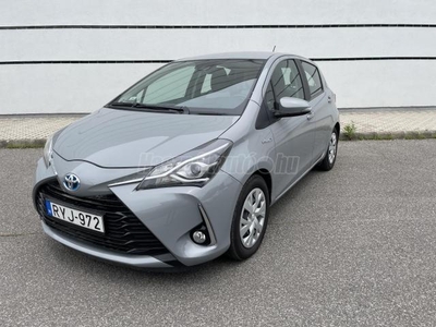 TOYOTA YARIS 1.5 VVT-i Hybrid Live e-CVT Mo-i.Szkönyv