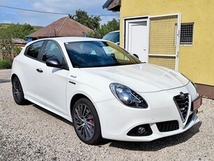 ALFA ROMEO GIULIETTA 1.4 TB QV-Line. Bőr-Alcantara kárpit. 18-Alu. Tempomat. M.média. DNA Select