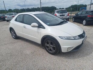 HONDA CIVIC 1.4 Sport SZERVIZKÖNYV.GYÖNGYHÁZ FEHÉR.TEMPOMAT.PARKRADAR.ESŐSZENZOR