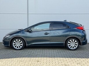 HONDA CIVIC 1.8 Executive / PANOTETŐ / BŐR / NAVI / XENON / KAMERA / ÜLÉSFŰTÉS / SÉRÜLÉSMENTES /SZERVIZELT