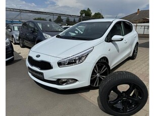 KIA CEE'D 1.4 CVVT FIFA Prémium 81000Km!Navigáció.Tolatóradar.Tolatókamera.Ülésfűtés.Led fényszórók!