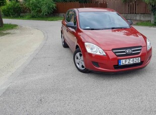 KIA CEE'D 1.6 CRDi LX Magyar 10 Éve 1 Tulaj Val...