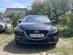 MAZDA 3 2.0 Attraction Végig vezetett szervizkönyv