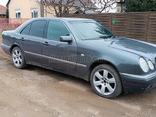 MERCEDES-BENZ E 280 T 4Matic Elegance (Automata)