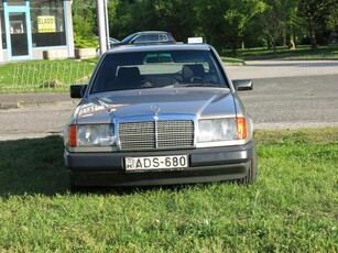 MERCEDES-BENZ E-OSZTÁLY 200 E