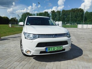 MITSUBISHI OUTLANDER 2.0 PHEV Instyle Navi 4WD CVT