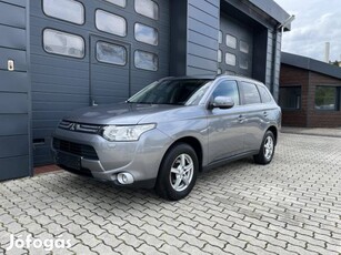 Mitsubishi Outlander 2.2 DI-D Instyle Navi 4WD...