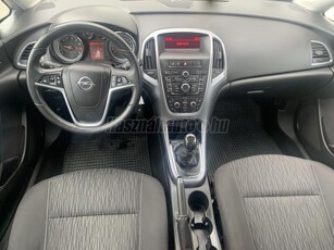 OPEL ASTRA J 1.4 T Enjoy Szervízkönyv