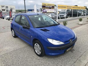 PEUGEOT 206 1.1 Presence Moi! Megkímélt! Szervizkönyv!