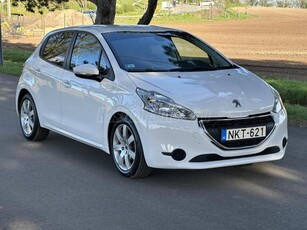 PEUGEOT 208 NAVI! ALU! TEMPOMAT! PDC! ÜL.FÜT! DIG.KLÍMA!