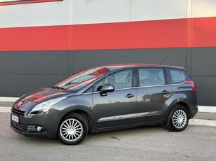 PEUGEOT 5008 1.6 HDi Active gyárigényezéssel!