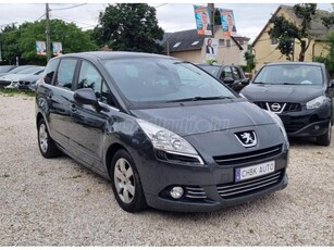 PEUGEOT 5008 1.6 VTi Confort EURO5 szervizkönyv. 7 személyes