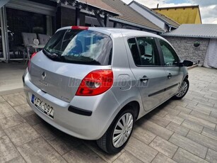 RENAULT CLIO 1.4 16V Authentique Plus