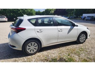 TOYOTA AURIS 1.33 Live Első tulajdonostól