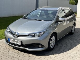 TOYOTA AURIS Touring Sports 1.6 D-4D Active MY17 ÁFÁS. Magyarországi. Szervízkönyv