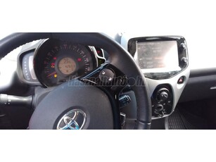 TOYOTA AYGO 1.0 x-play