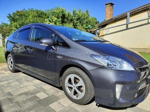 TOYOTA PRIUS PLUG-IN