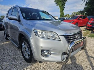 TOYOTA RAV 4 Rav4 2.2 DCAT Executive Navi (Automata) Sz.könyv! Navi! 18 nyári gumi felnin!Keyless! T.kamera!