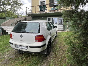 VOLKSWAGEN GOLF IV 1.6