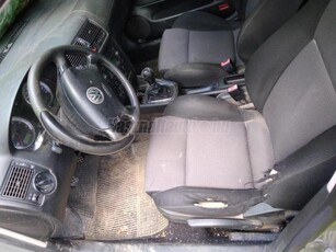 VOLKSWAGEN GOLF IV 1.6 Edition