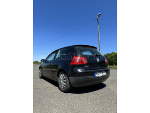 VOLKSWAGEN GOLF V 1.6 FSI Trendline