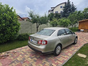 VOLKSWAGEN JETTA 1.6 Comfortline