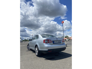 VOLKSWAGEN JETTA V 1.6 Trendline