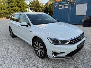 VOLKSWAGEN PASSAT VIII Variant 1.4 TSI GTE Plug-In-Hybrid DSG VEZETETT SZERVIZKÖNYV