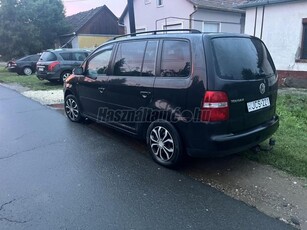 VOLKSWAGEN TOURAN 1.6 FSI Trendline Tiptronic ic