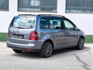 VOLKSWAGEN TOURAN 1.6 Trendline 7 SZEMÉLYES / SZERVIZKÖNYV / KÉTZÓNÁS DIGITKLÍMA / TEMPOMAT