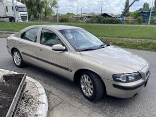 VOLVO S60 2.4 Black Edition BENZIN+ GÁZ ! VONÓHOROG! ALUFELNI! MEGKÍMÉLT !