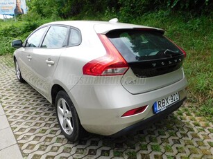 VOLVO V40 2.0 D [D2] Momentum Vezetett szervizkönyv! Garantált Km!