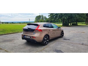 VOLVO V40 2.0 D [D3] Momentum polestar