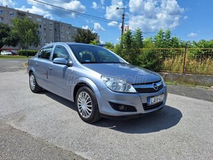 OPEL ASTRA H Sedan 1.6 Cosmo MAGYARORSZÁGI 180700 KM TEMPOMAT-FŰTHETŐ ÜLÉSEK stb