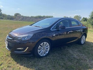 OPEL ASTRA J Sedan 1.4 T Cosmo