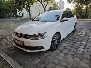 VOLKSWAGEN JETTA VI 1.4 TSI Highline DSG