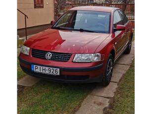 VOLKSWAGEN PASSAT V