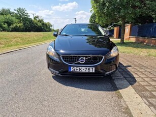 VOLVO V40 2.0 D [D2] Kinetic Geartronic