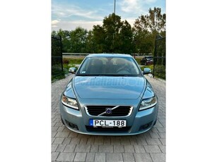 VOLVO V50 2.0 D Summum Tulajdonostól Vezetett Szervíz Költségmentes Állapotban Hideg Klima