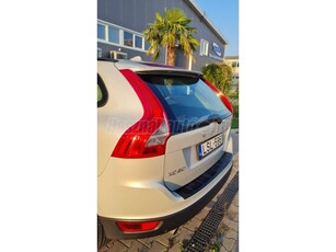 VOLVO XC60 2.4 D [D5] Kinetic