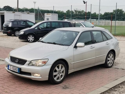 LEXUS IS 200 Sport Cross 6 sességes manuális váltó!