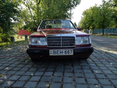 MERCEDES-BENZ W 124 200E