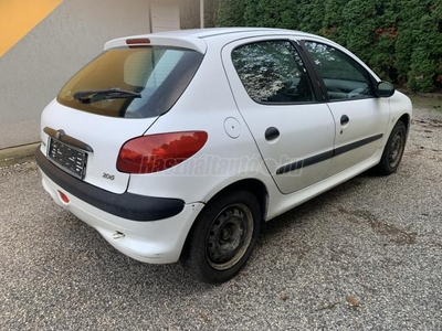 PEUGEOT 206 1.1 Presence