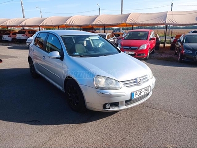 VOLKSWAGEN GOLF V 1.6 FSI Trendline