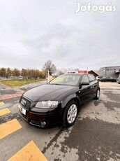 AUDI A3 1.6 Attraction FSI Benzines 5 Ajtós .Ül...