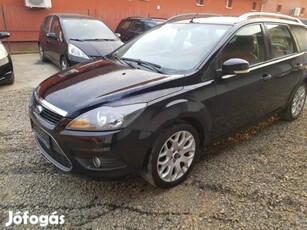 Ford Focus 1.6 Ambiente Szervizkönyv.tolatórada...