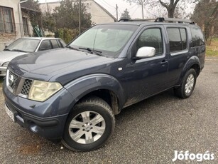 Nissan Pathfinder 2.5 Tdi XE bőr. tető ablak. ü...